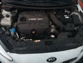 Kia ceed 1,6 CRDi, kombi, nafta - 9