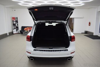 Volkswagen Touareg 3,0 TDI 180 kW,R-Line,DSG,ACC,kůže,ČR, - 9