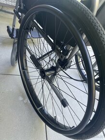 Invalidní lehký skládací vozík - 9