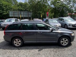 Volvo V50 Combi 1.6D 80kW tažné klima kůže senzory 2007 - 9