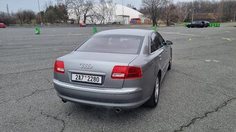 AUDI A8 Quattro 4.2 V8 - 9