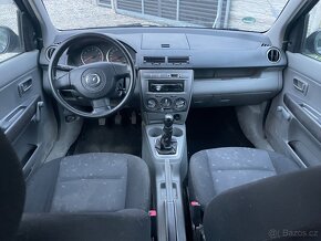 Mazda 2 rok 2004 - 1246 ccm pouhych 94000 km - Klima - 9