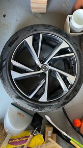 Volvo XC40 kola 245/45 R20 - 9