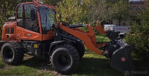 KLOUBOVÝ NAKLADAČ 920T - 9