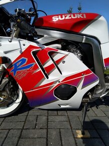 Suzuki GSX-R 400 - 9