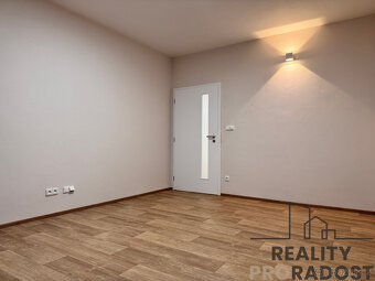 Pronájem bytu 2+kk, 62 m² – centrum Hodonína - 9