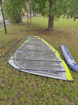 Prkno na windsurfing, komplet plachta 7,5 m - 9