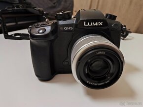 Panasonic GH5 + klec + 128GB karta, 3 baterie, 2x objektiv - 9