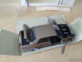 BMW E32 750il - model 1:24 Schabak - doprava v ceně - 9