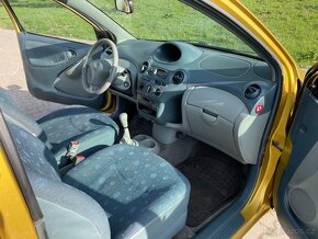 Toyota Yaris 1.0 VVTI – Zlatá raketa z roku 2002 - 9