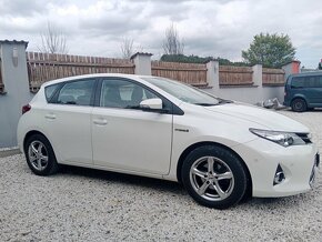 Toyota Auris 1.8 HYBRID ROK 2013 - 9