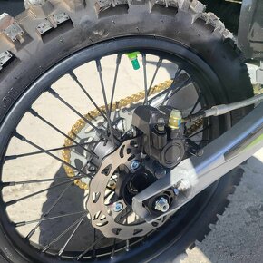 Motocykl UPBEAT 140ccm 19/ 16" E-START zelený - 9