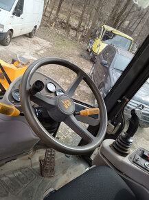 JCB 407 B ČELNÍ NAKLADAČ 4,8 TUN 4X4 - 9