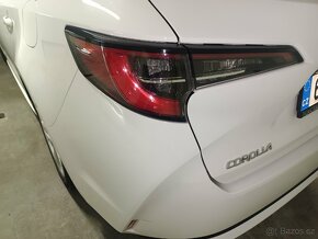 Prodám Toyotu Corollu 1.8TS Hybrid.Původ ČR. - 9