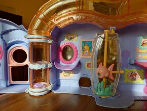 LPS domeček dům + 9 Littlest Pet Shop s magnetem - 9