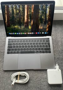 Apple MacBook Pro 13” (2019) i5, 8 GB RAM, 128 GB SSD - 9