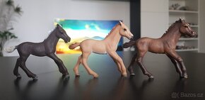 Schleich Camargue hřebec, klisna, hříbě rodina - 9