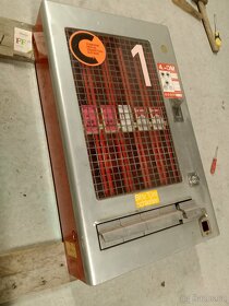 Prodám nástěnný automat na cigarety, Německo. - 9