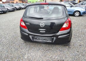 Opel Corsa 1.2 16v Klima, Malé Km benzín manuál 51 kw - 9