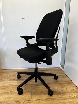 Steelcase Leap V2 - 9