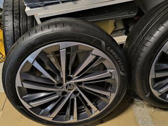 ALU kola Škoda Superb 3 5x112 r19 Originál, pneu ZÁNOVNÍ 98% - 9