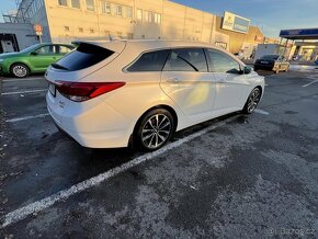 Hyundai i40 combi 2016 1.7 CRDi Led Kamera Navi Senzory - 9