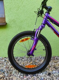 Značkové dětské kolo SPECIALIZED 20" (fialová) - 9