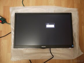 Nový LCD monitor Phillips... - 9