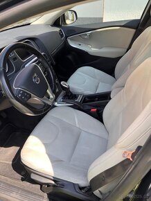 Volvo V40 D2 84KW, 2013 manuál 6q - 9