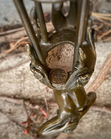 Bronzová soška figurka Nahá žena na židli Elegantni darky - 9