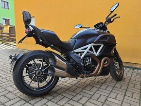 Ducati Diavel Carbon 2016 - 9