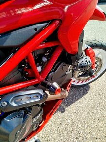 Ducati Hypermotard 821, TOP STAV, KRÁSNÝ, DESMO, LAĎÁK - 9