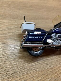 Model motorky asi Harley Davidson state Police - 9