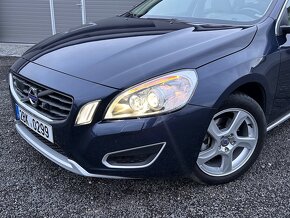 Volvo V60 D3 SUMMUM, 120kw, Automat, Webasto, Keyless, AAC - 9