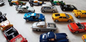 autíčka - modely Bburago 1/24 starší na díly - 9