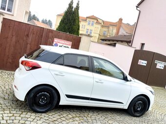 Hyundai i20 1.2i nové rozvody, málo Km, vybaveno - 9