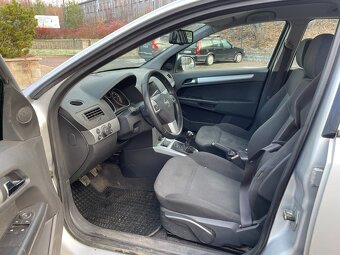 Opel Astra kombi 1,7 CDTI 81 kW, rok 2010 - 9