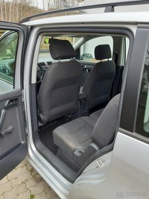 Volkswagen Touran 1.6 FSI - 9