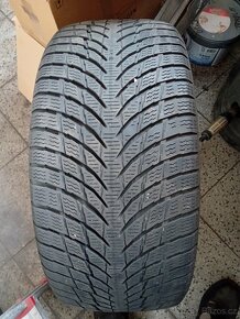 Zimní pneu 235/40 r19 - 9