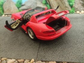 prodám model 1:18 dodge viper RT10 - 9