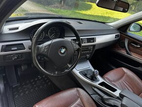 BMW Řada 3 320i E91 Kůže Bi-Xenony Tempomat ALU R17 M-Paket - 9