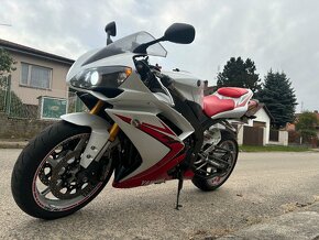 Yamaha R1 2008 - 9