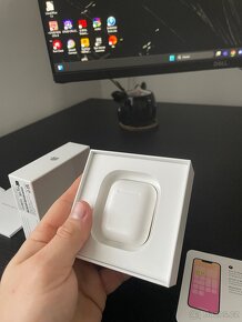 Apple AirPods sluchátka 2.gen - 9