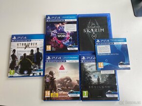 PlayStation VR + 3x ovladače PS Move + 6 her + PS5 adaptér - 9