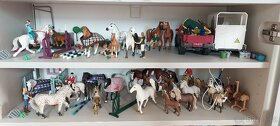 Schleich koně, stáje, sanitka, přepravní auto, mycí box - 9