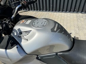 Honda NTV 650 Deauville, nová STK,vyhřívané gripy,velký GIVI - 9