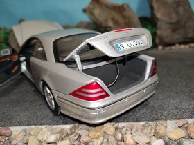 Prodám model 1:18 Mercedes Benz CL500 2001 - 9