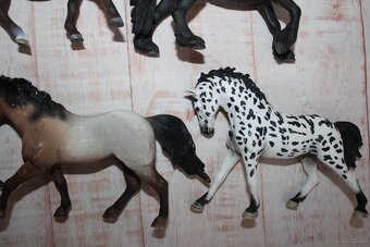 Figurky koní Schleich VI - 9