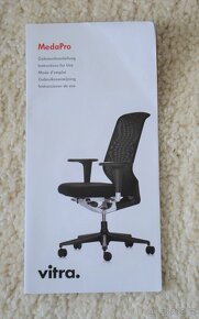 Kancelářská židle - Vitra ZÁNOVNÍ PC 18 500,- - 9