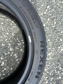 Pěkné zimní pneu Nexen 245/40/19 vzorek 7mm - 9